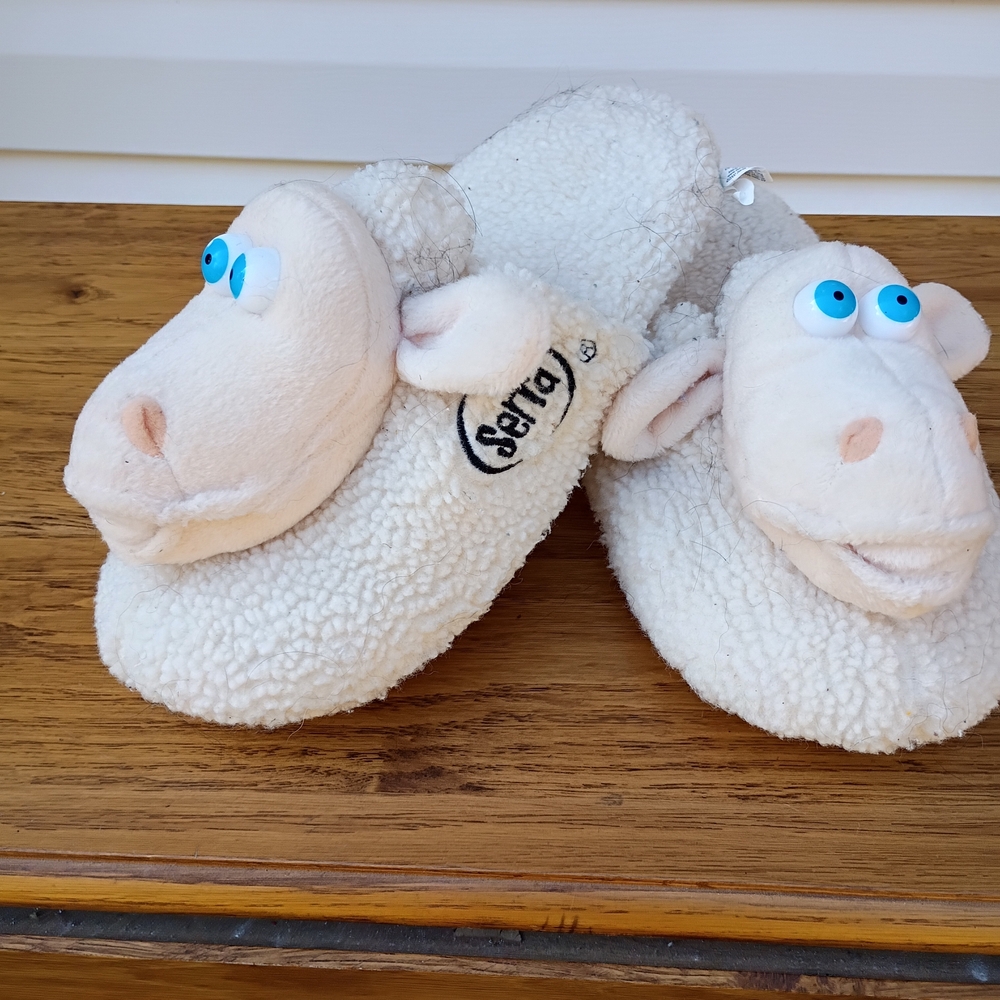 SERTA SHEEP BLUE EYED SLIDE IN SLIPPERS SZ L